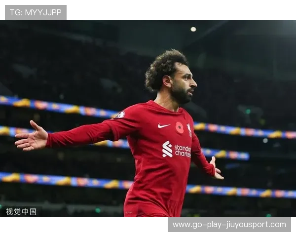 利物浦攻到禁区右侧，萨拉赫反脚兜射进死角